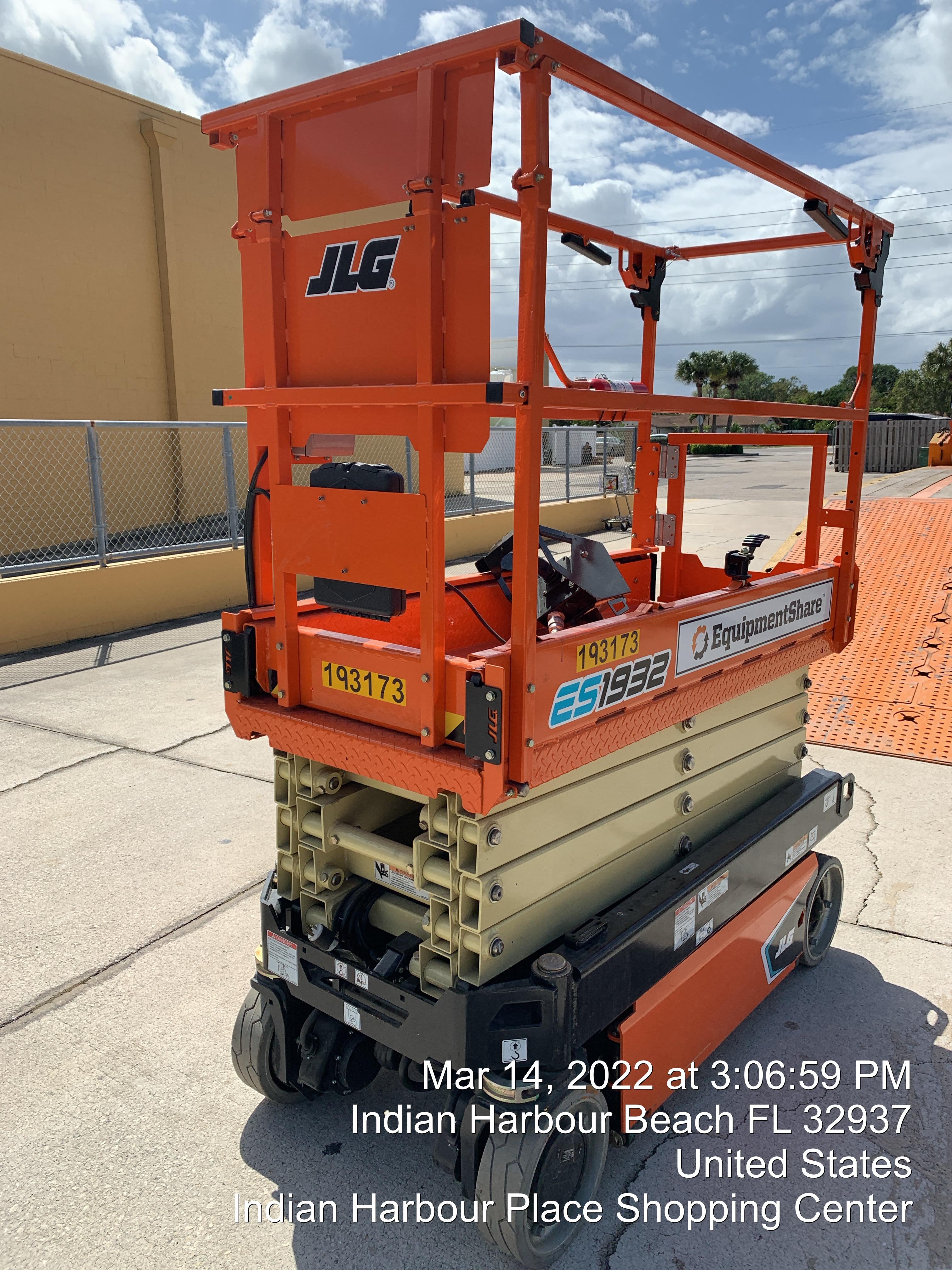 2021 JLG ES1932
