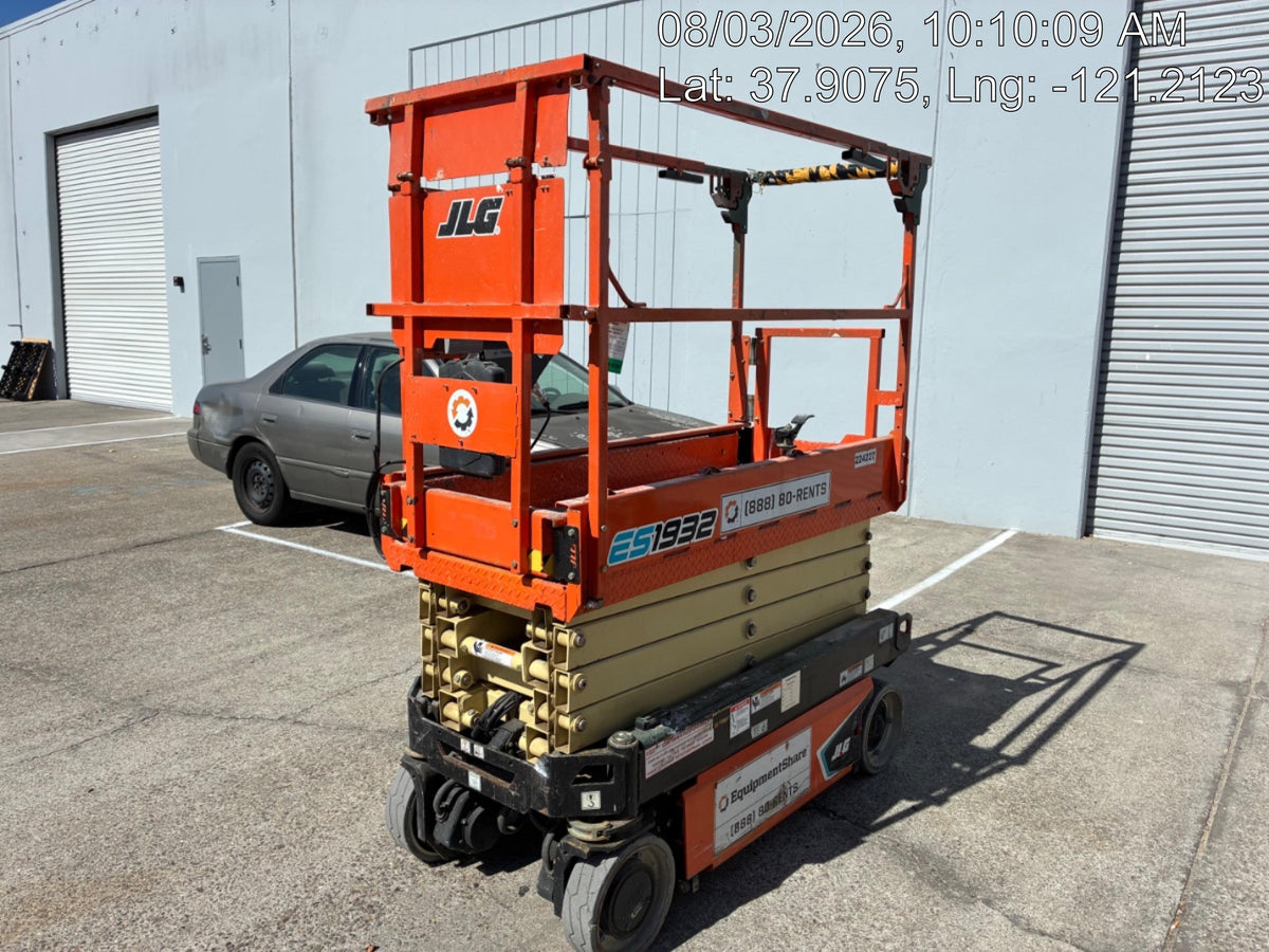 2022 JLG ES1932