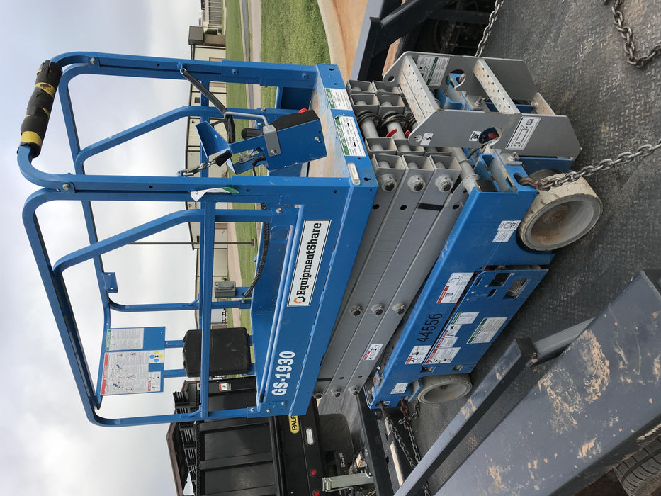 2019 Genie GS-1930 Fixed rails with chain Entry