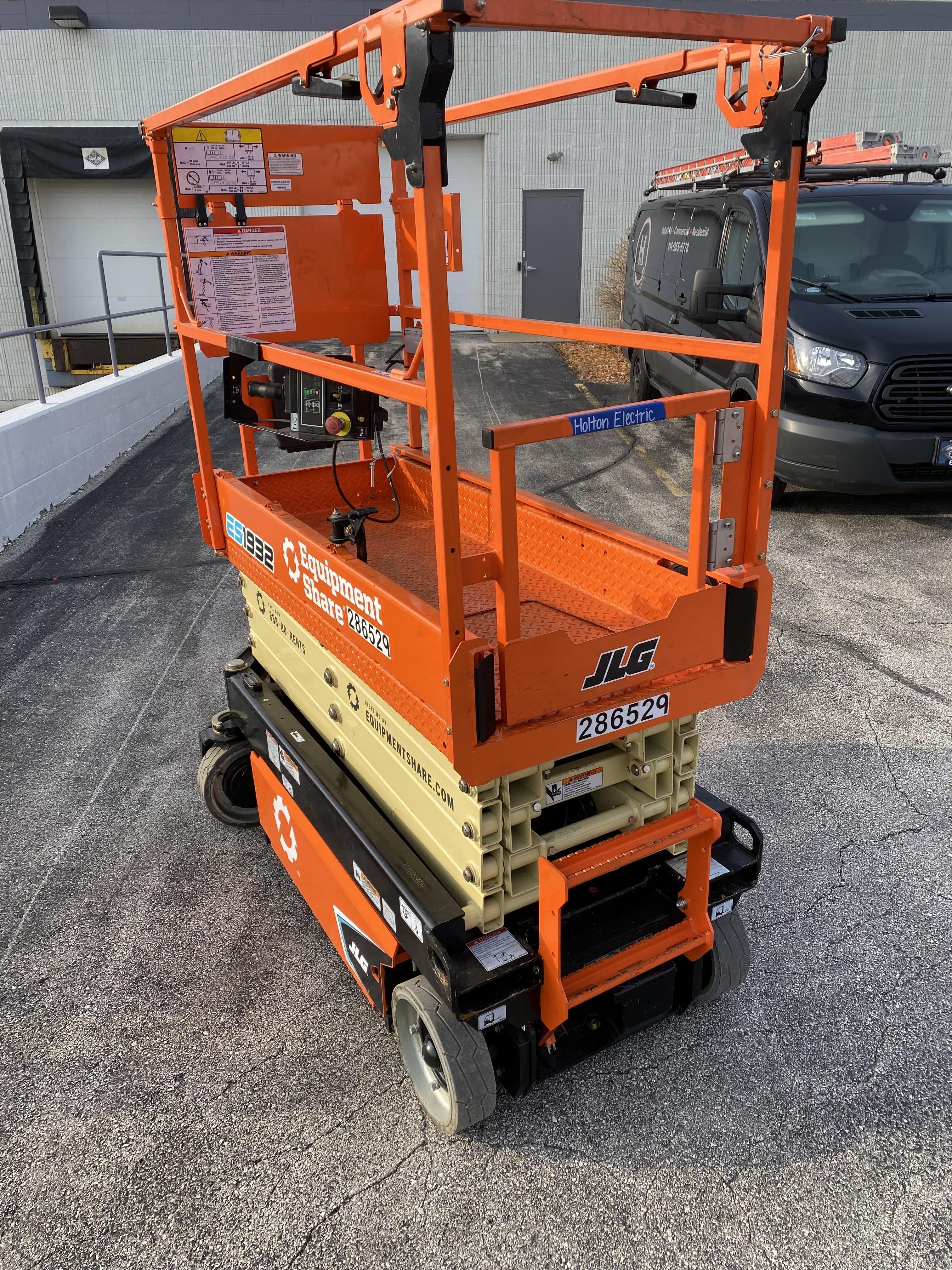 2022 JLG ES1932