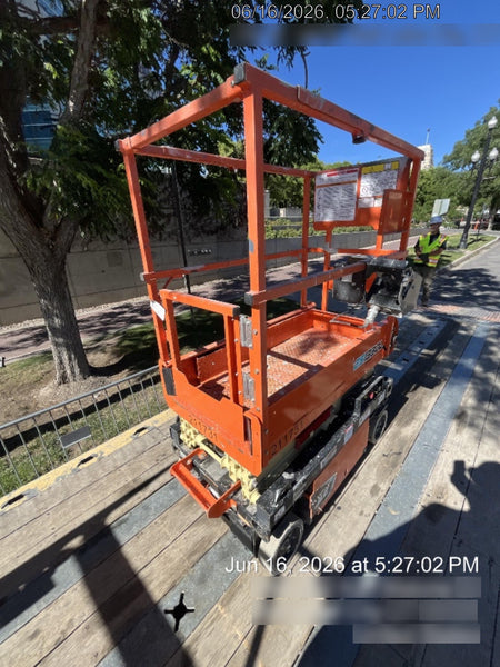 2022 JLG ES1330L