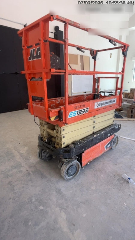 2021 JLG ES1932