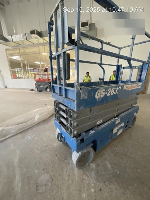 2019 Genie GS-2632 Folding rails with half height swing gate