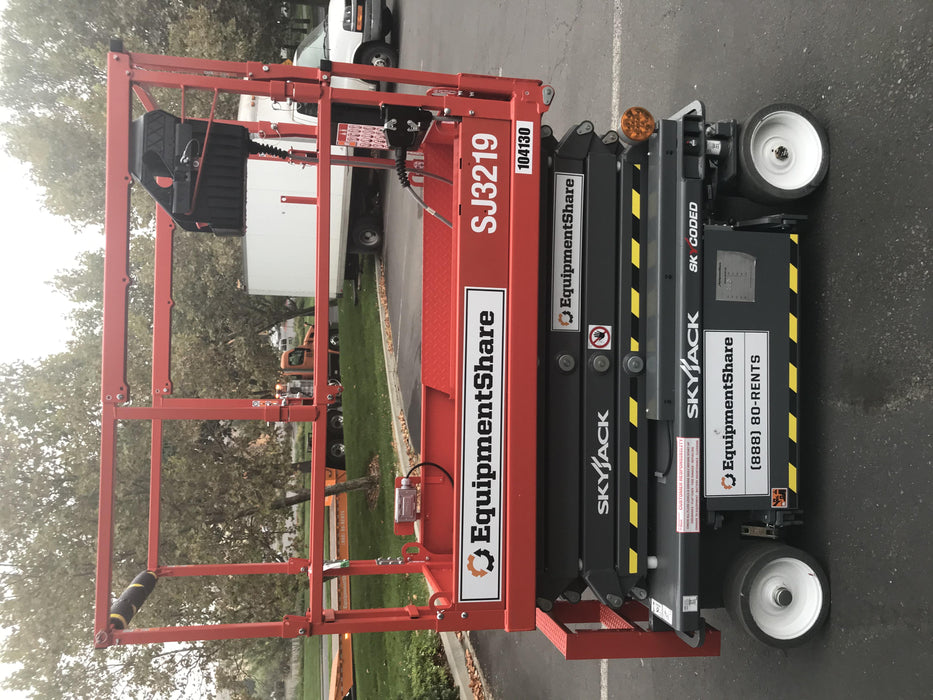 2020 Skyjack SJIII-3219 Solid NM Tires, Half height spring hinged entry gate, Dual Beacons, 800W Inverter