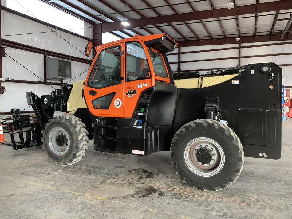 2022 JLG 1075