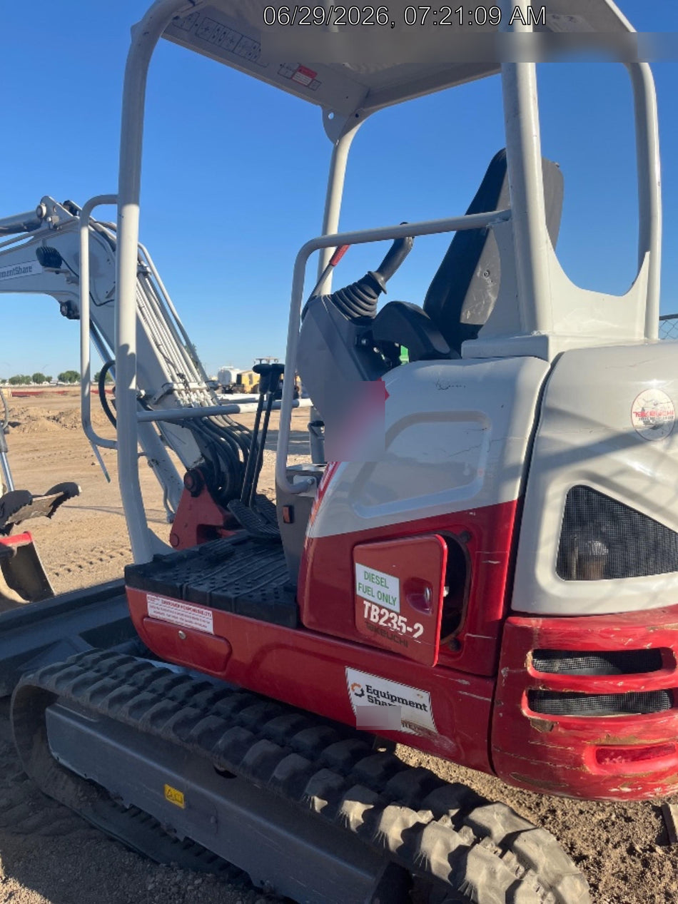 2024 TAKEUCHI TB235-2R