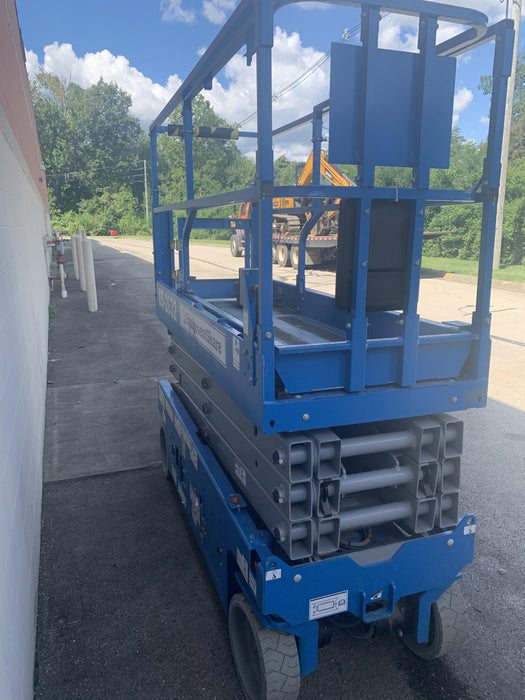 2019 Genie GS-2632 Folding rails with half height swing gate