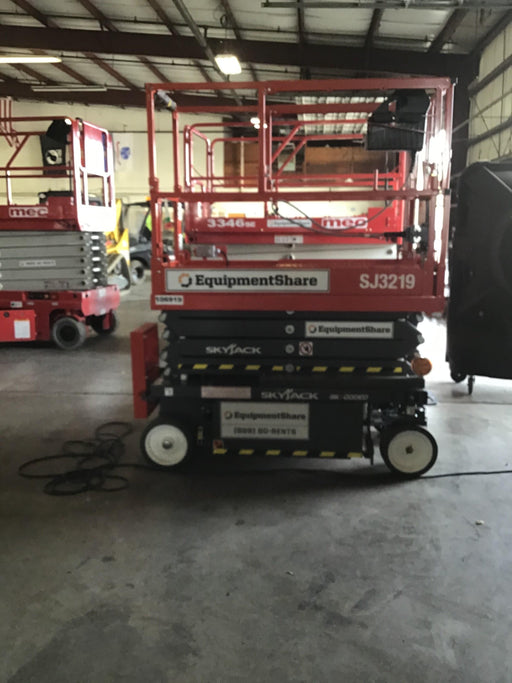 2020 Skyjack SJIII-3219 Solid NM Tires, Half height spring hinged entry gate, Dual Beacons, 800W Inverter