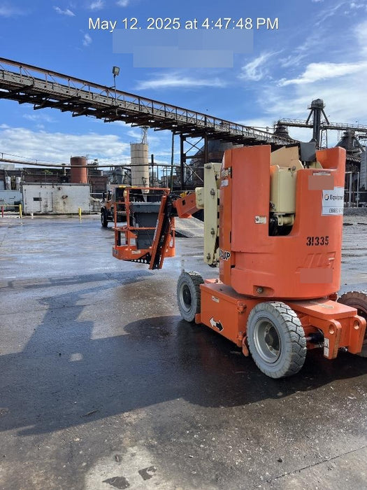 2019 JLG E300AJP