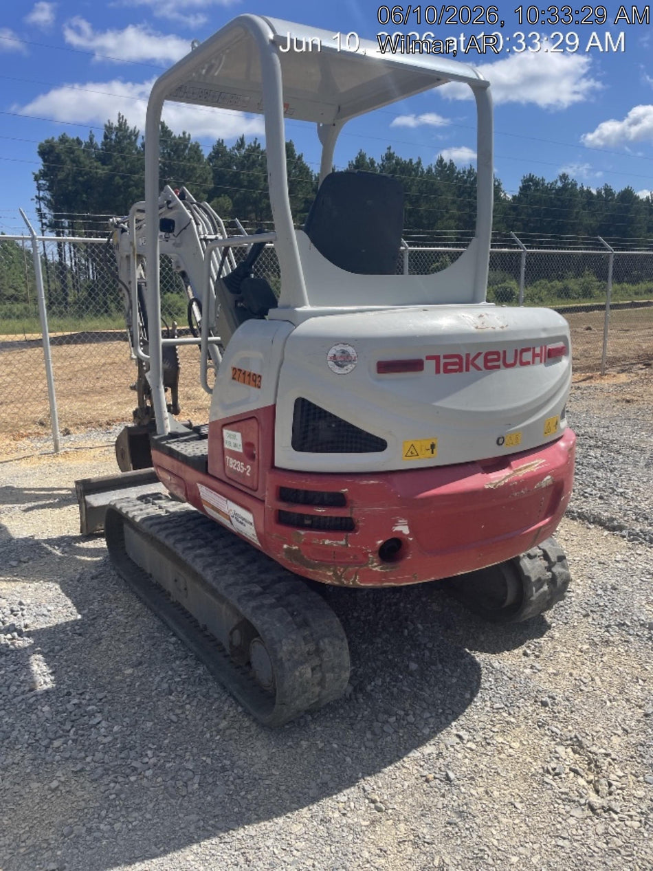 2022 TAKEUCHI TB235-2R