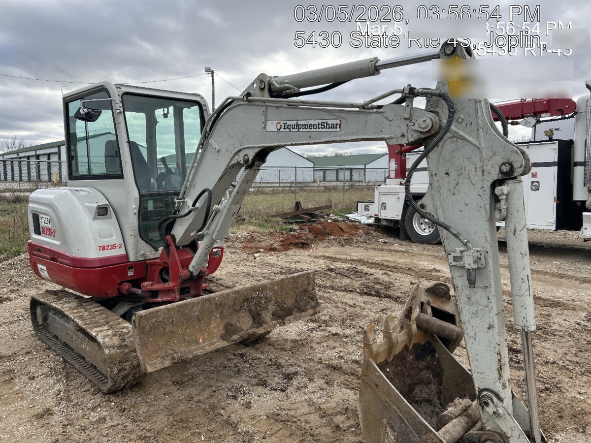 2022 TAKEUCHI TB235-2CR