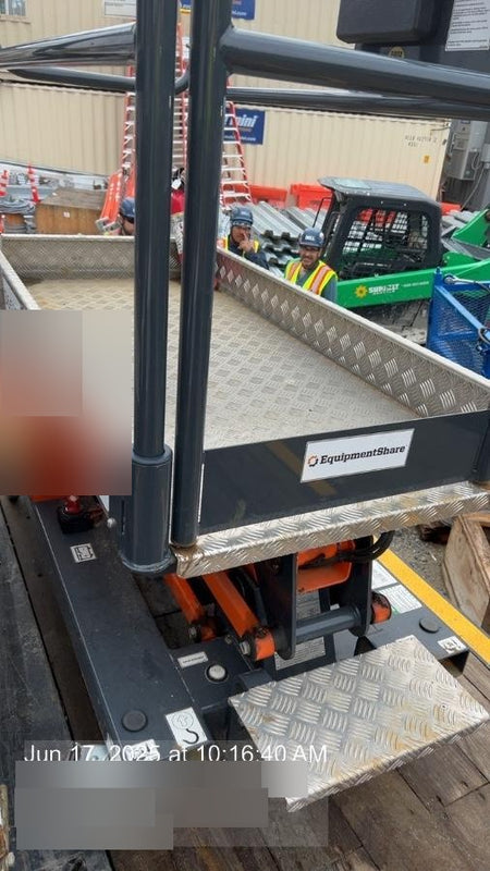 2023 JLG 1030P