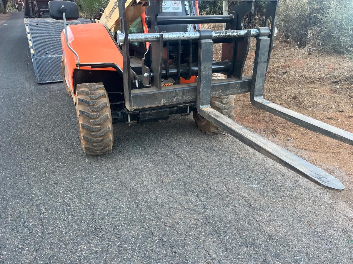 2025 JLG 519