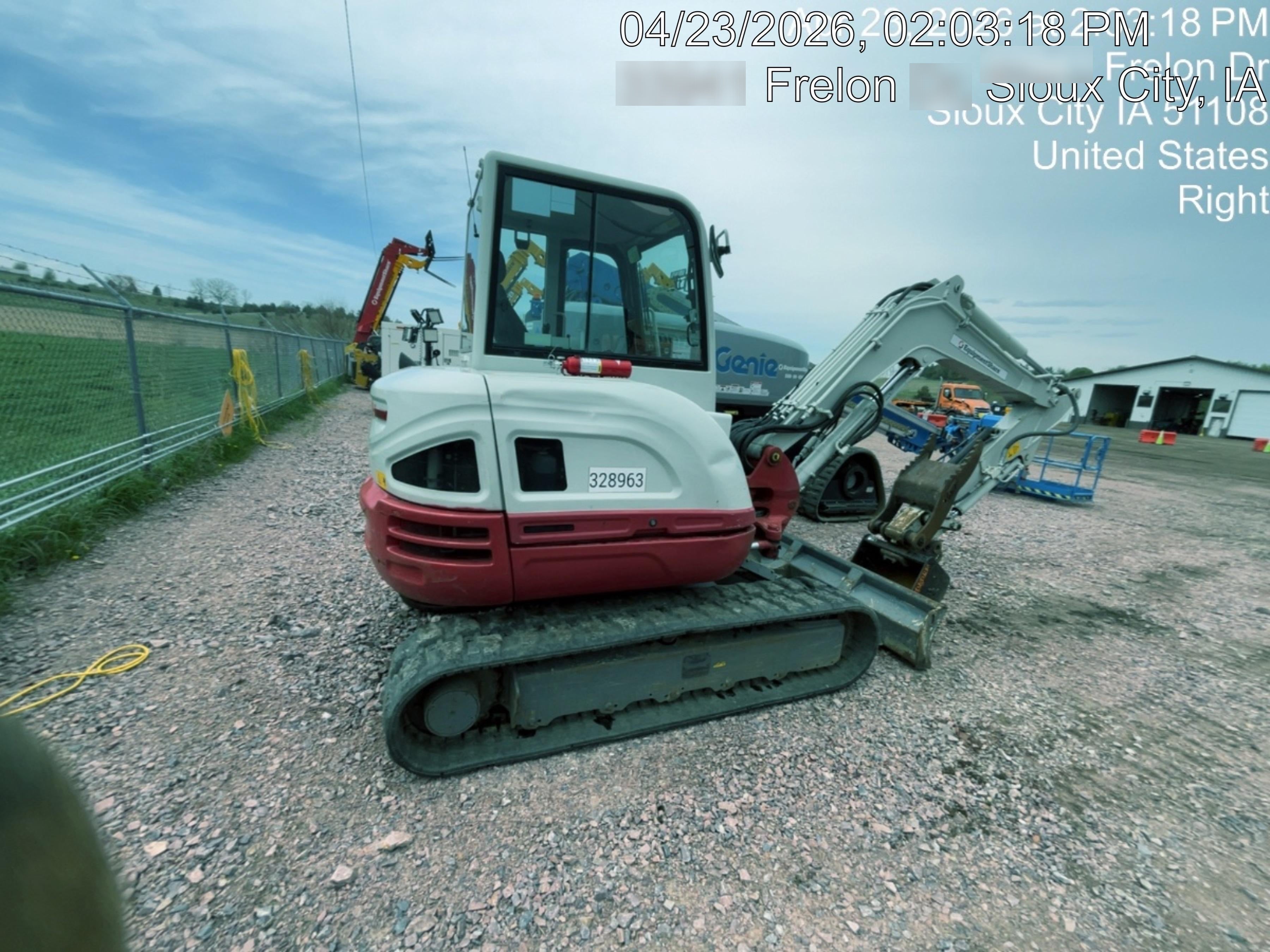 2023 TAKEUCHI TB250-2CR