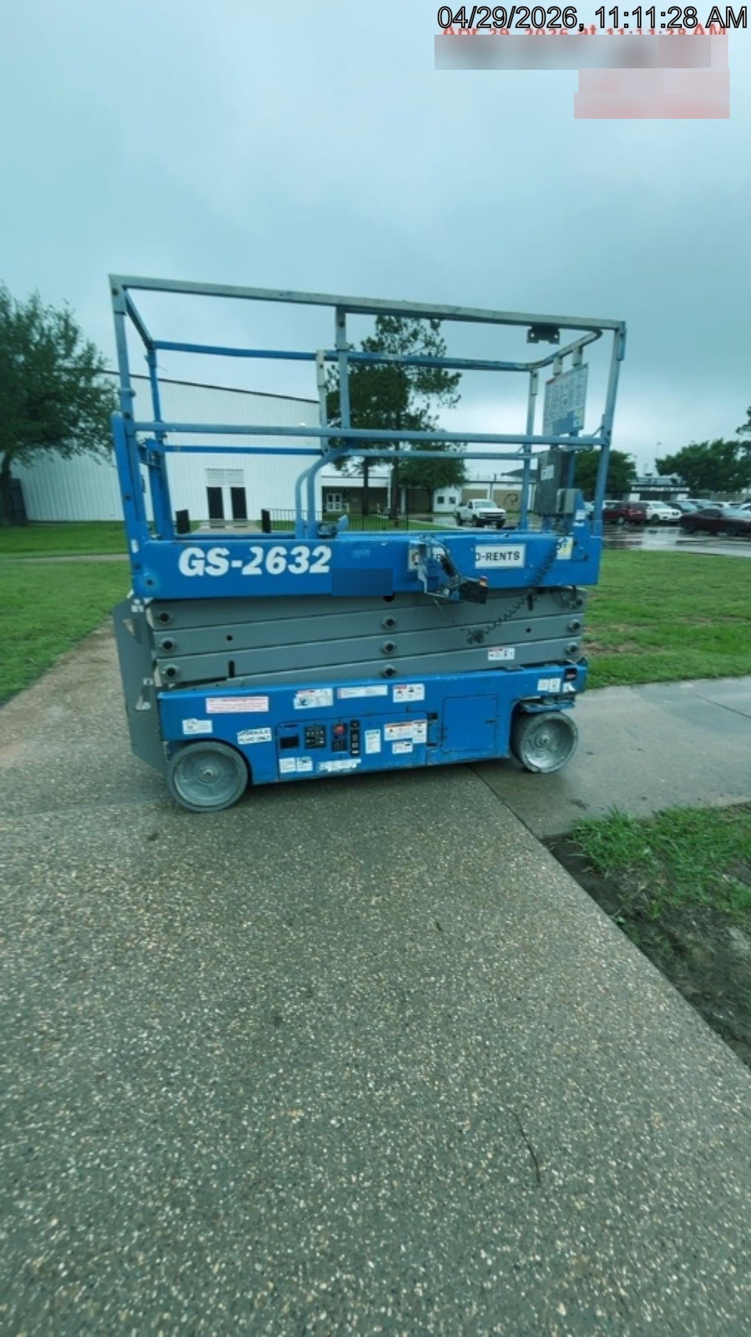 2019 Genie GS-2632 Folding rails with half height swing gate