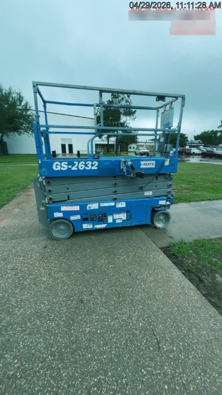 2019 Genie GS-2632 Folding rails with half height swing gate