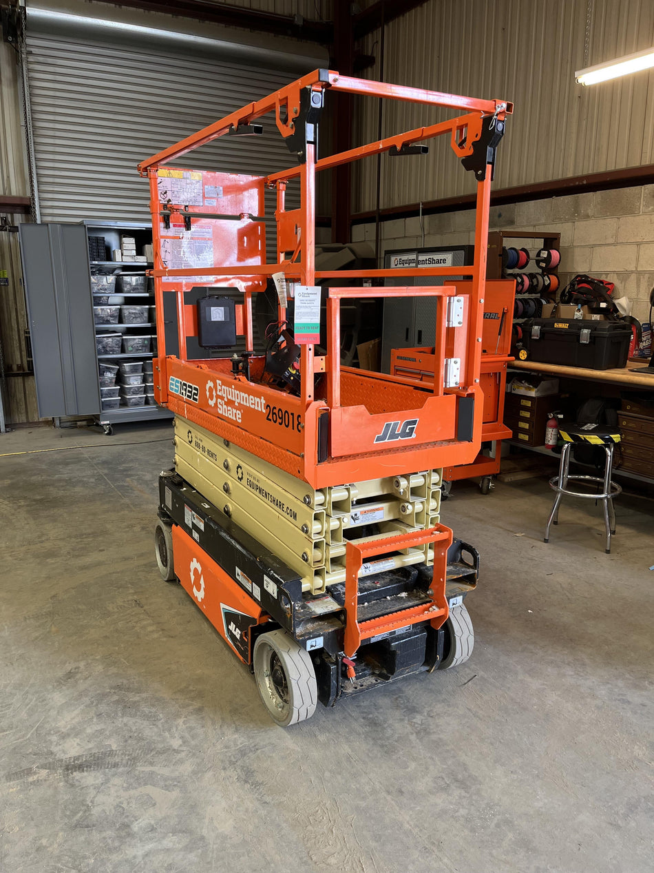 2022 JLG ES1932