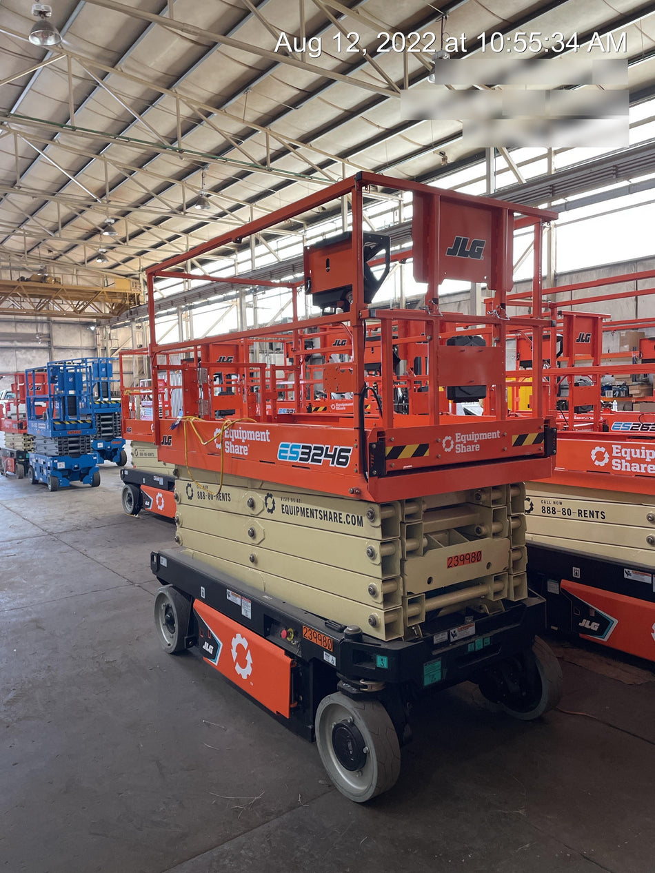 2022 JLG ES3246