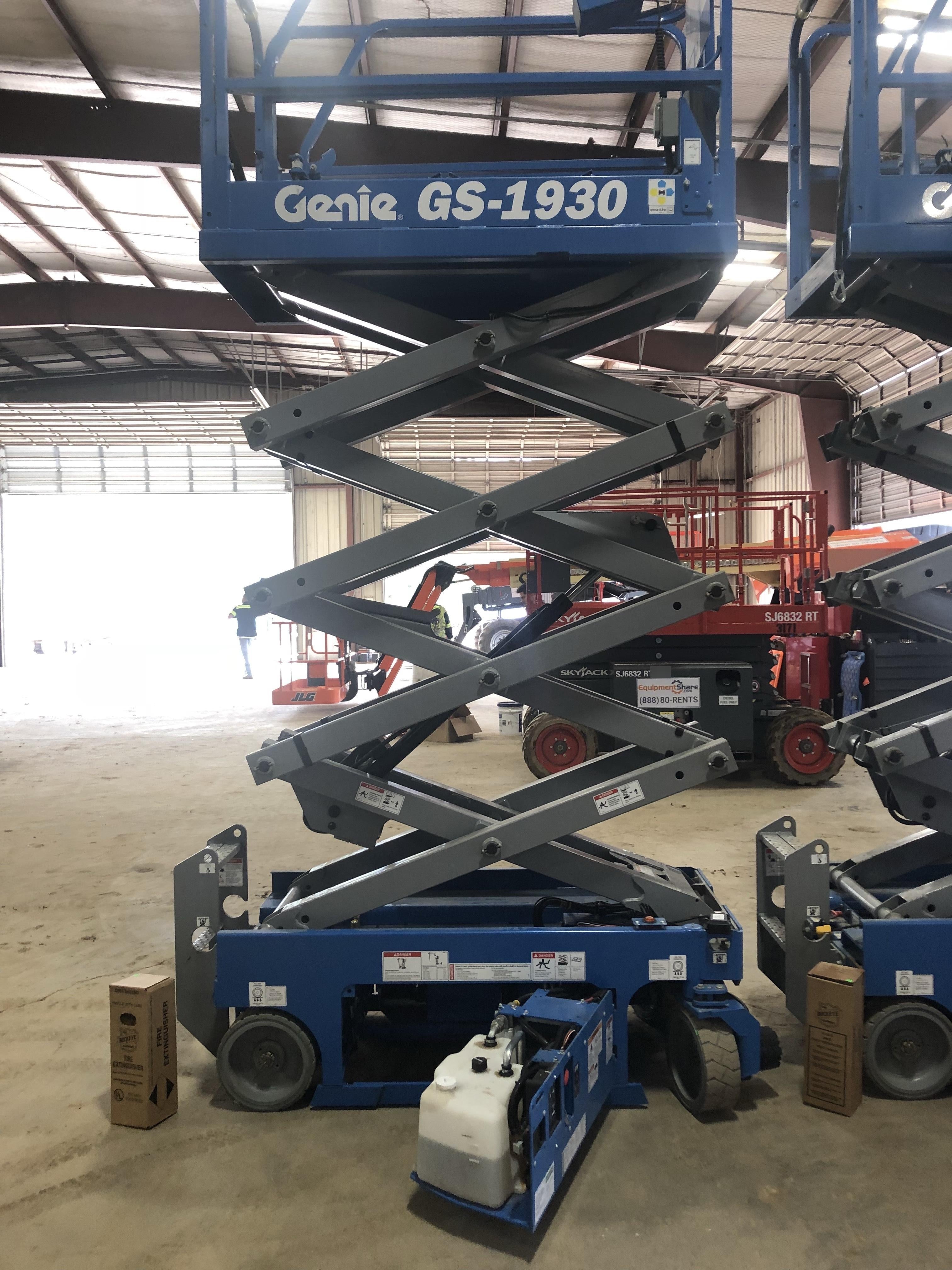 2017 Genie GS-1930 Genie GS-1930 Lift w/Fixed Rail and Chain Entry