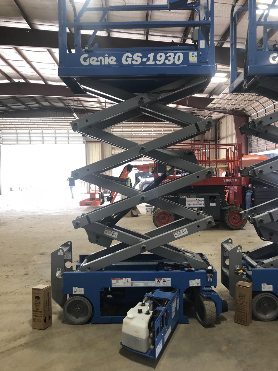 2017 Genie GS-1930 Genie GS-1930 Lift w/Fixed Rail and Chain Entry