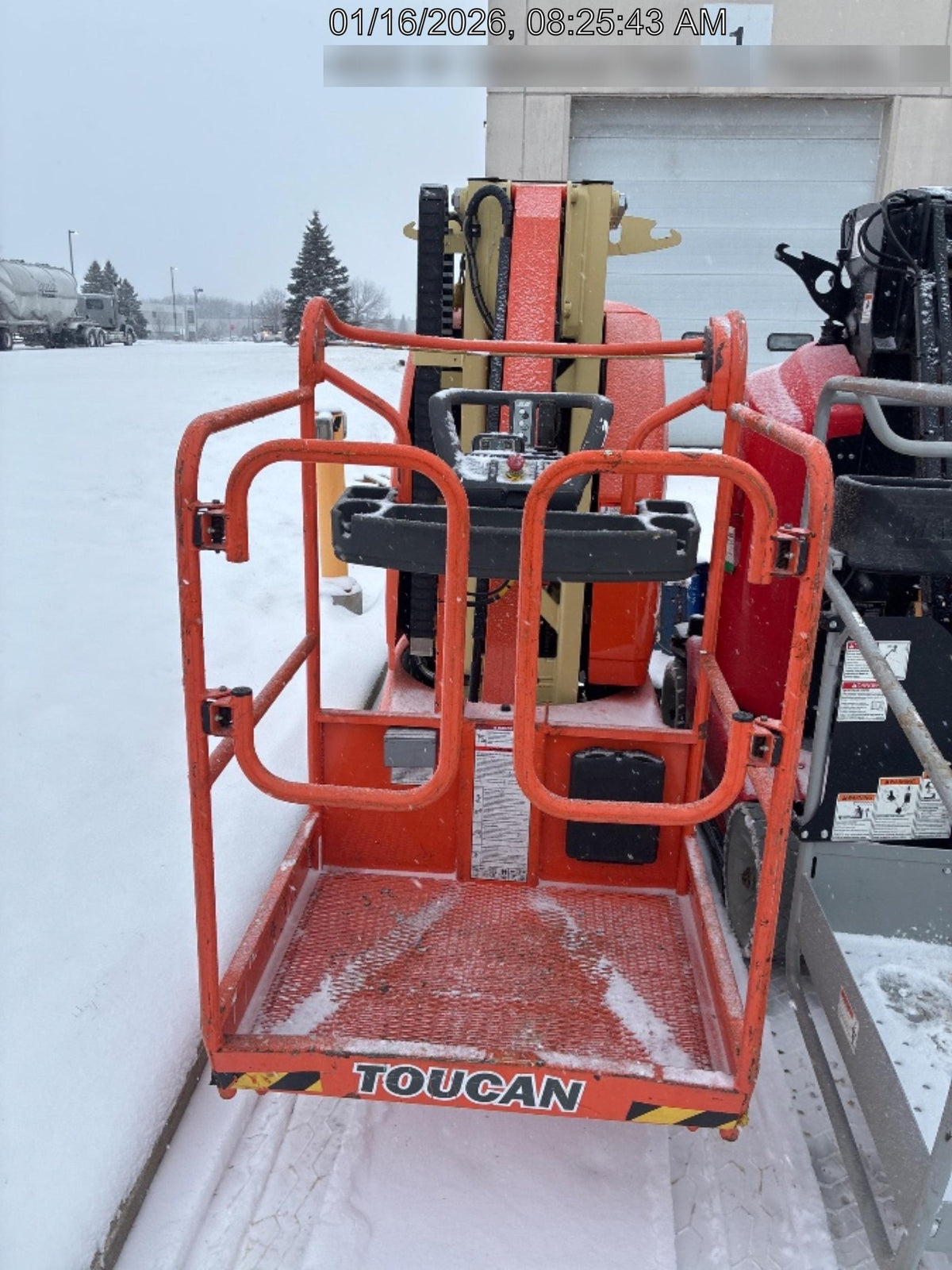 2022 JLG 26E