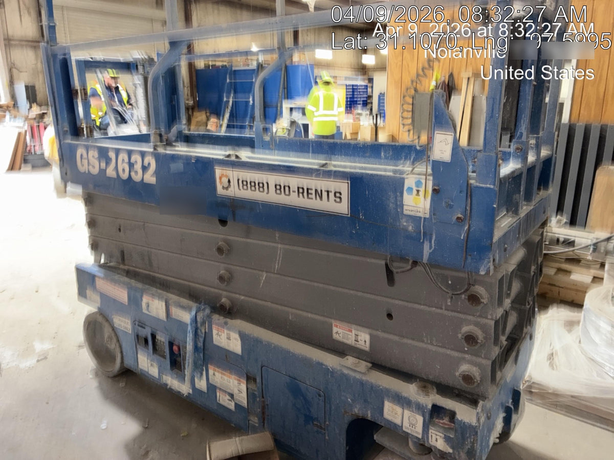 2019 Genie GS-2632 Folding rails with half height swing gate