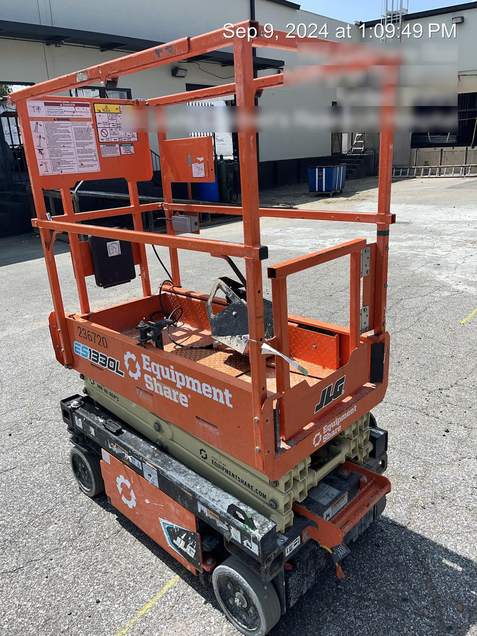 2022 JLG ES1330L