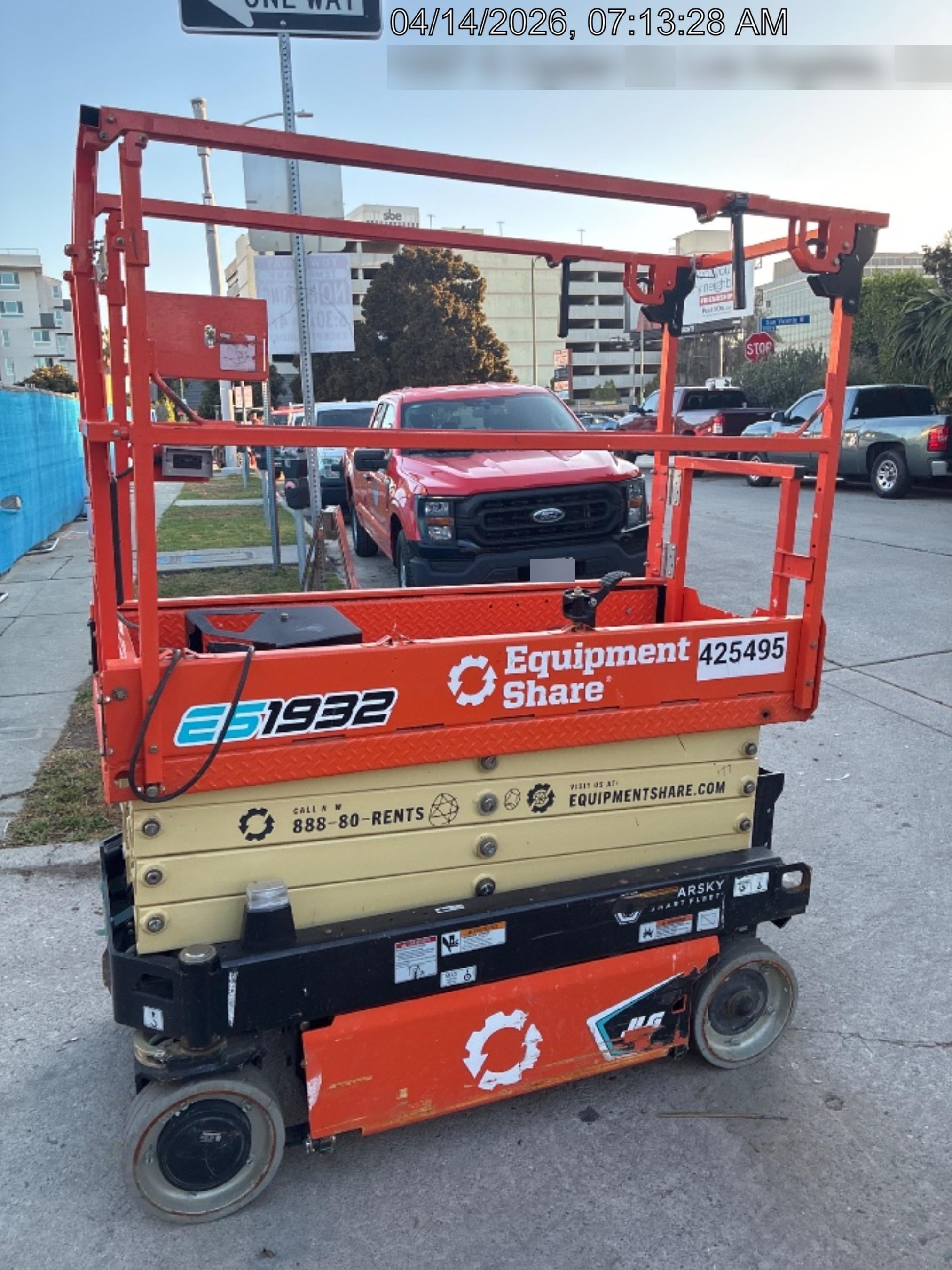 2024 JLG ES1932