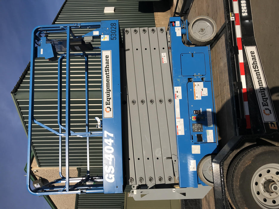 2019 Genie GS-4047 Folding rails with half height swing gate