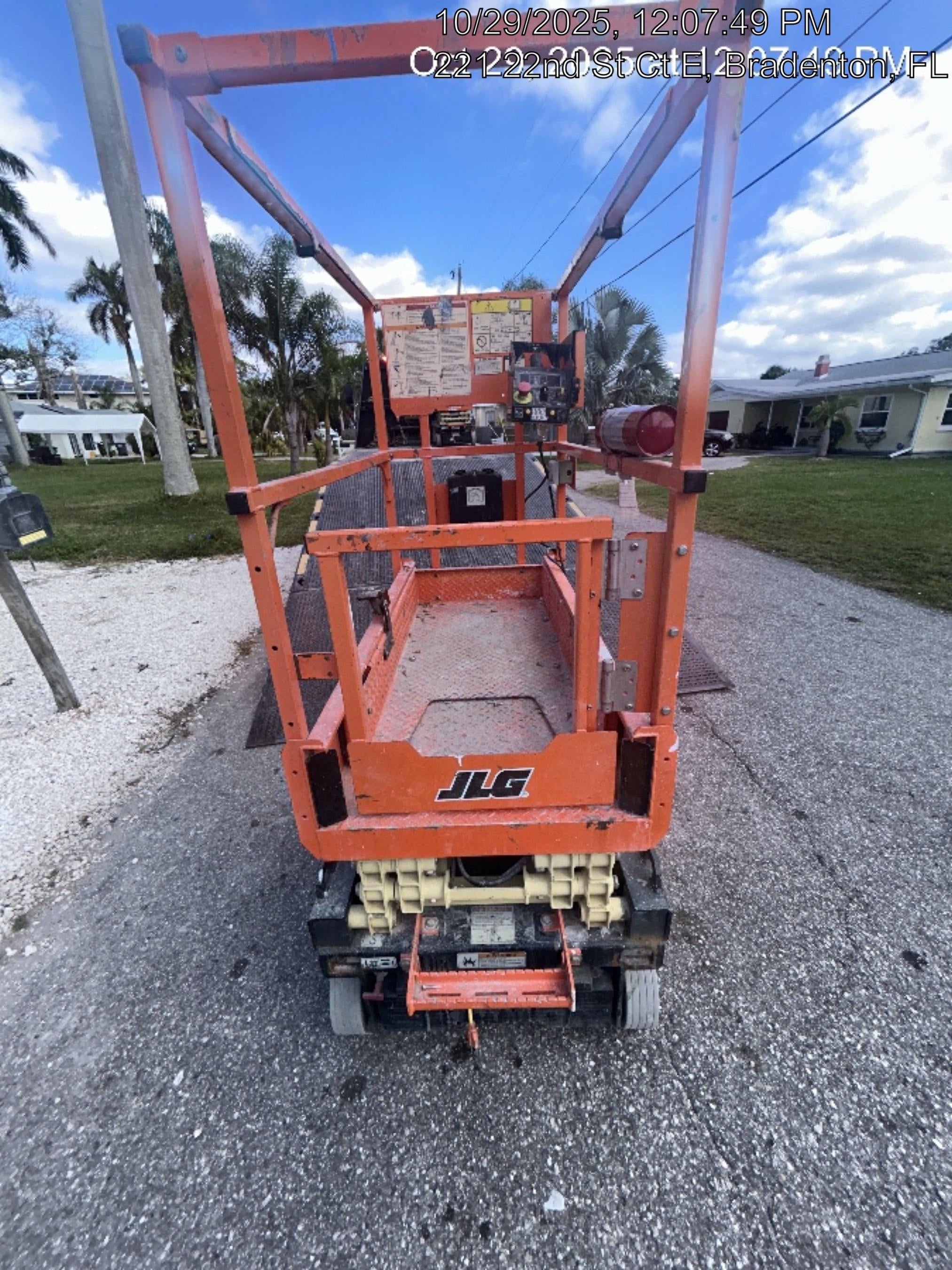 2021 JLG ES1330L