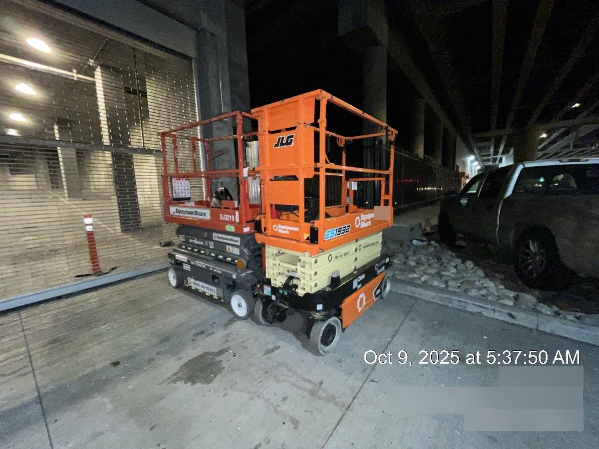 2024 JLG ES1932