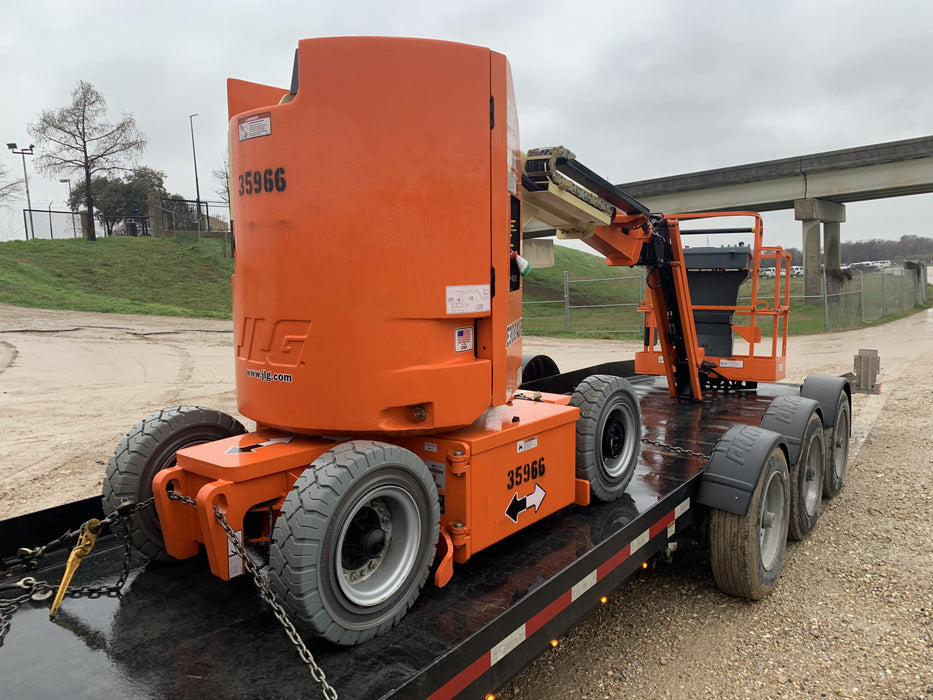 2018 JLG E300AJP