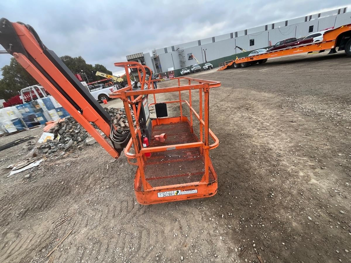 2019 JLG 860SJ
