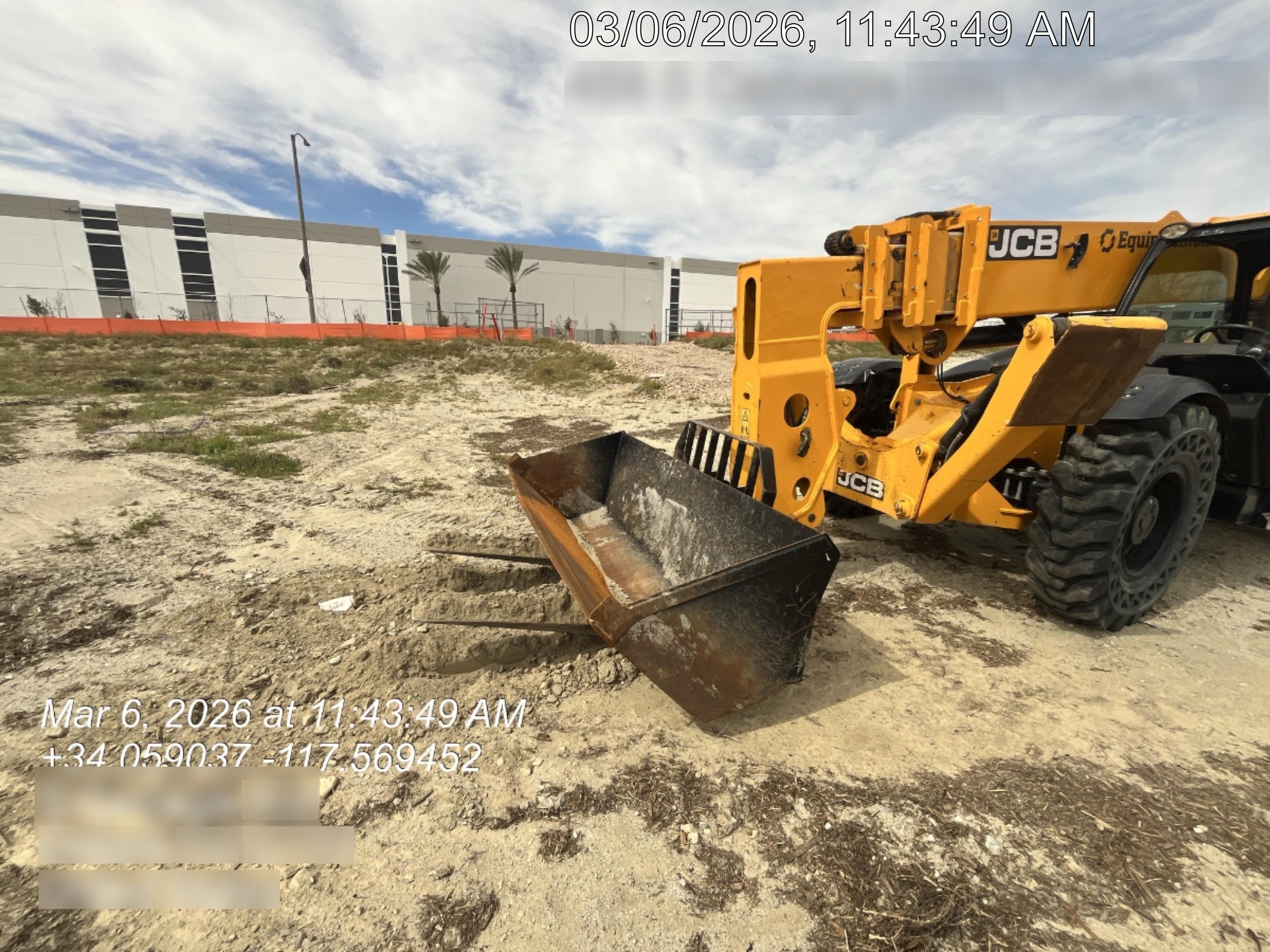 2025 JLG 1001100823