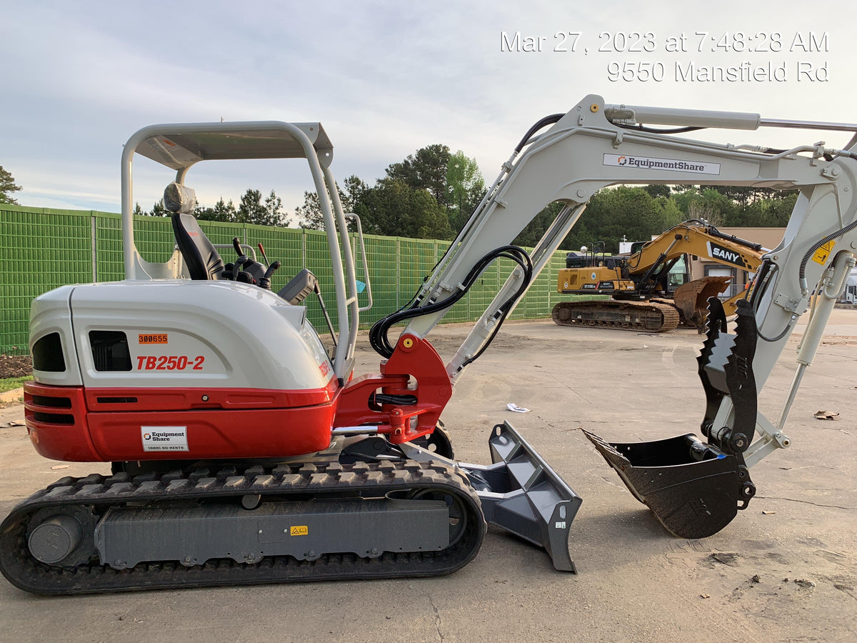2023 TAKEUCHI TB250-2R