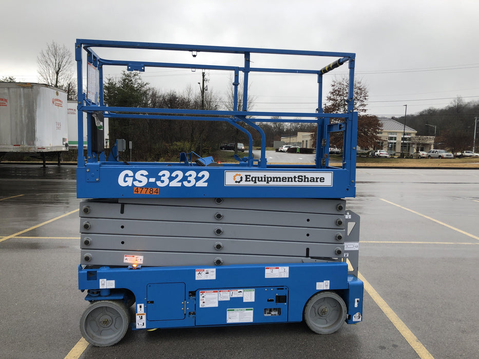 2019 Genie GS-3232 Folding rails with half height swing gate