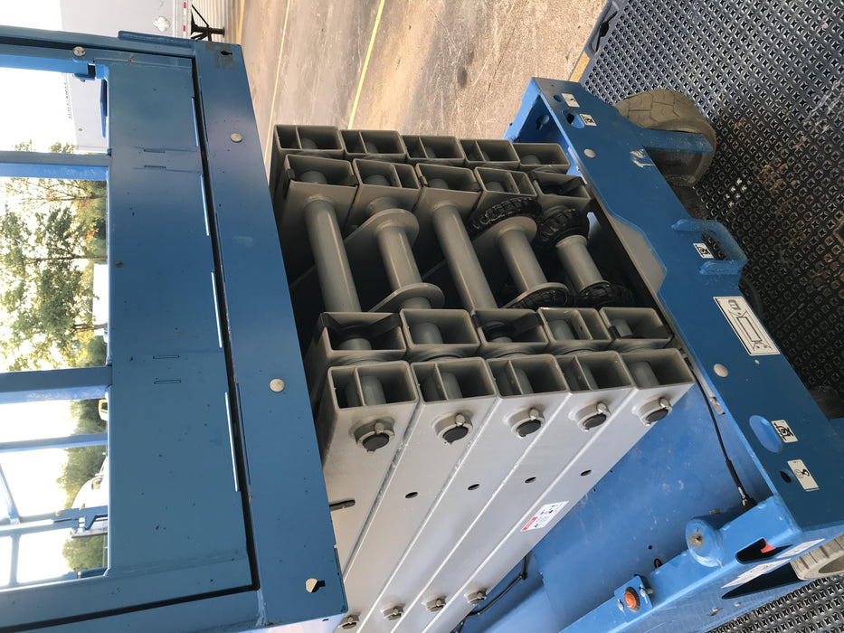 2019 Genie GS-4047 Folding rails with half height swing gate