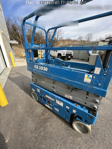 2020 Genie GS-1930 Solid Non Marking Tires, Beacon, Folding rails with half height swing gate