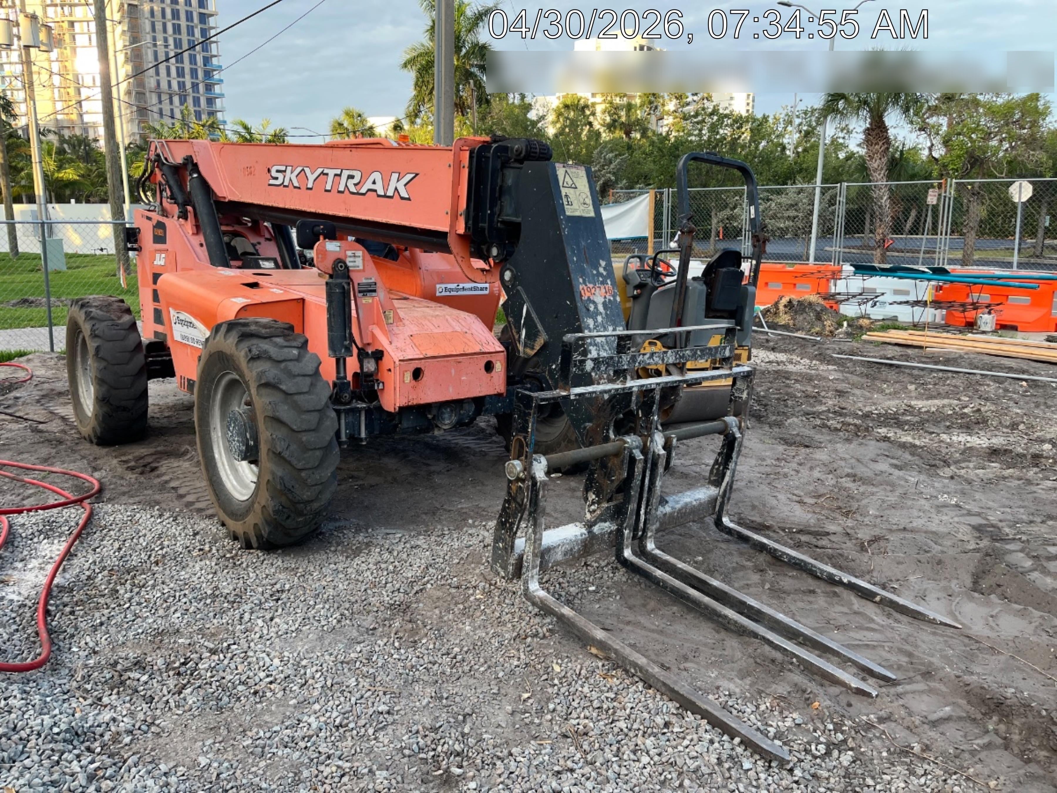 2017 Skytrak 6042 42' REACH, PALLET FORKS, 6k, FOAM FILLED TIRES