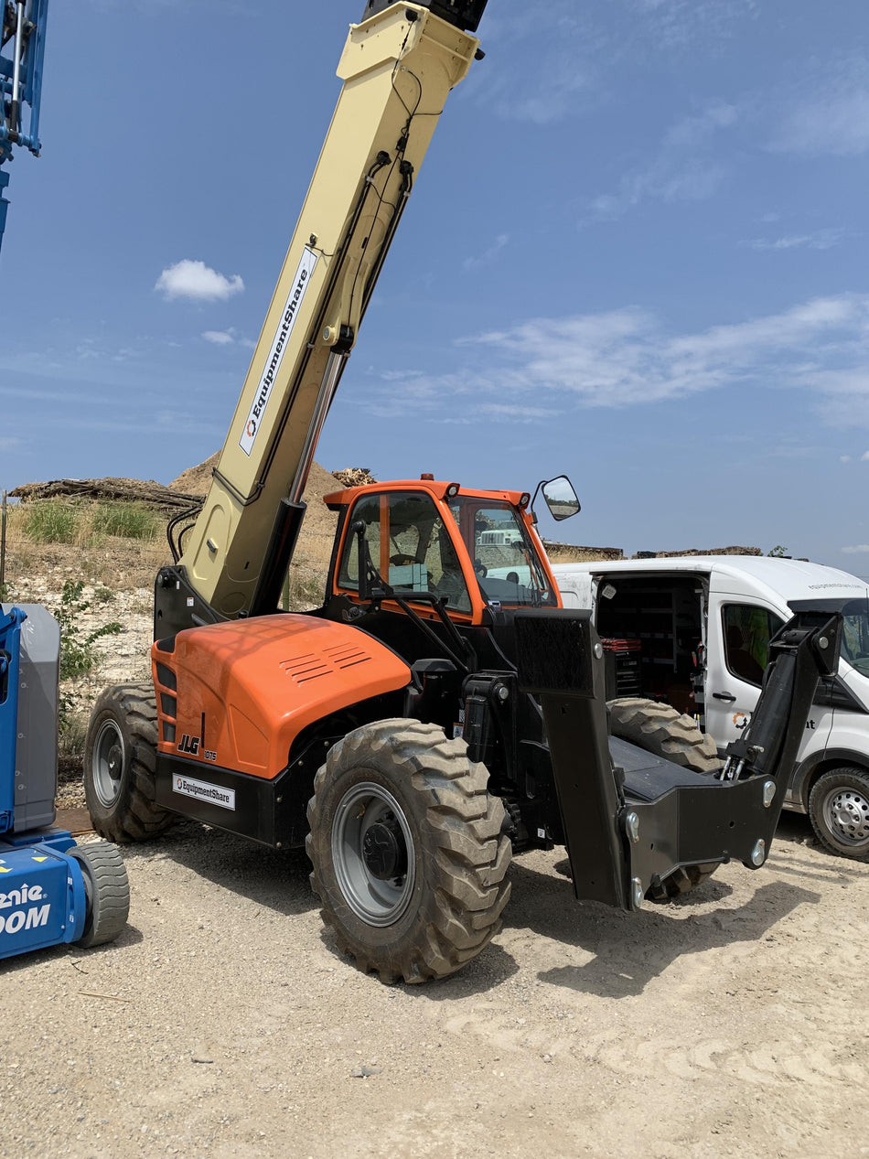 2022 JLG 1075