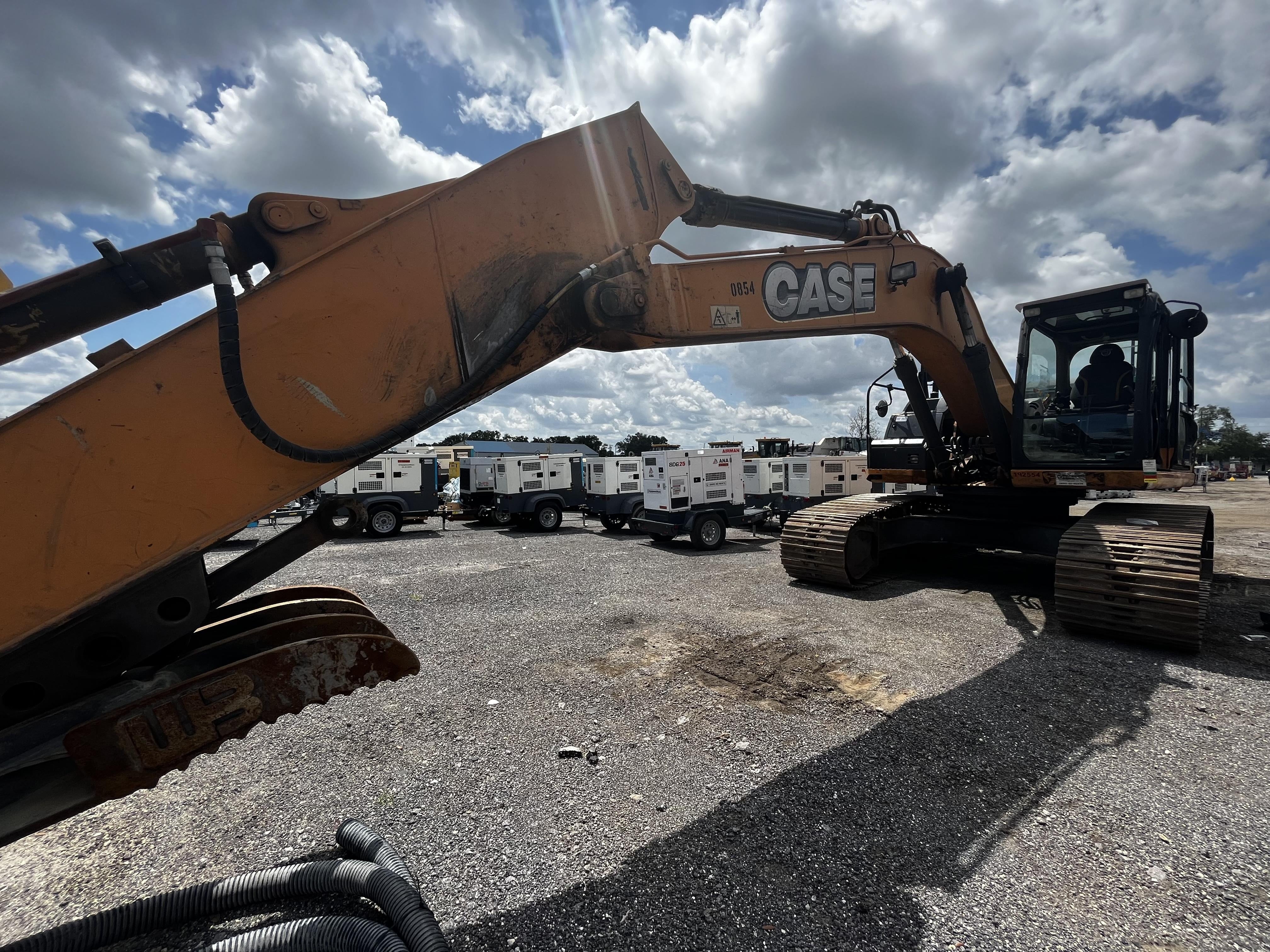 2016 Case CX300D CAB A/C, 12' ARM, STEEL TRACKS, THUMB