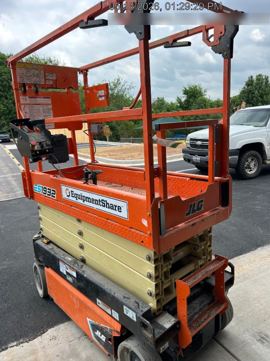 2021 JLG ES1932