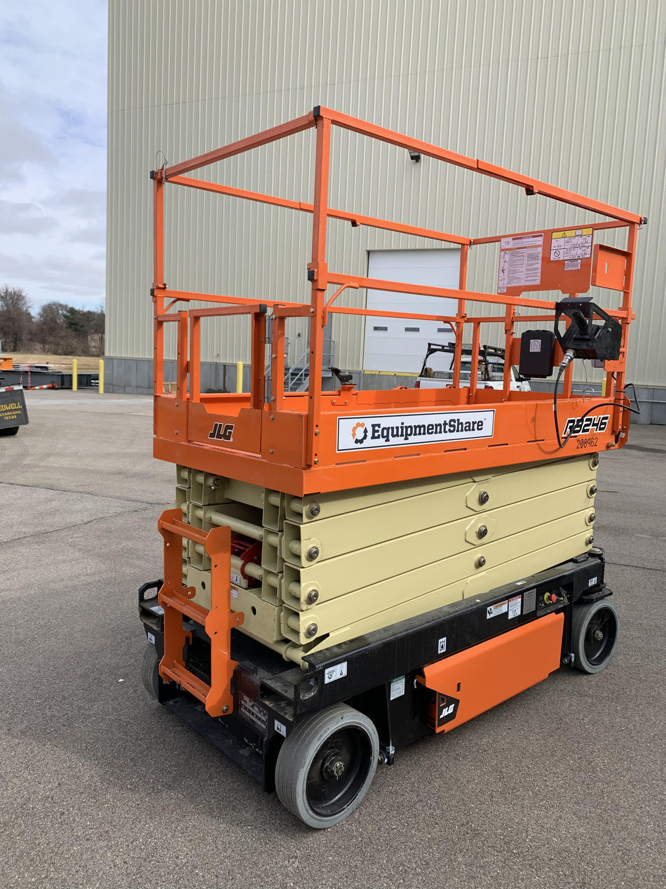 2022 JLG R3246