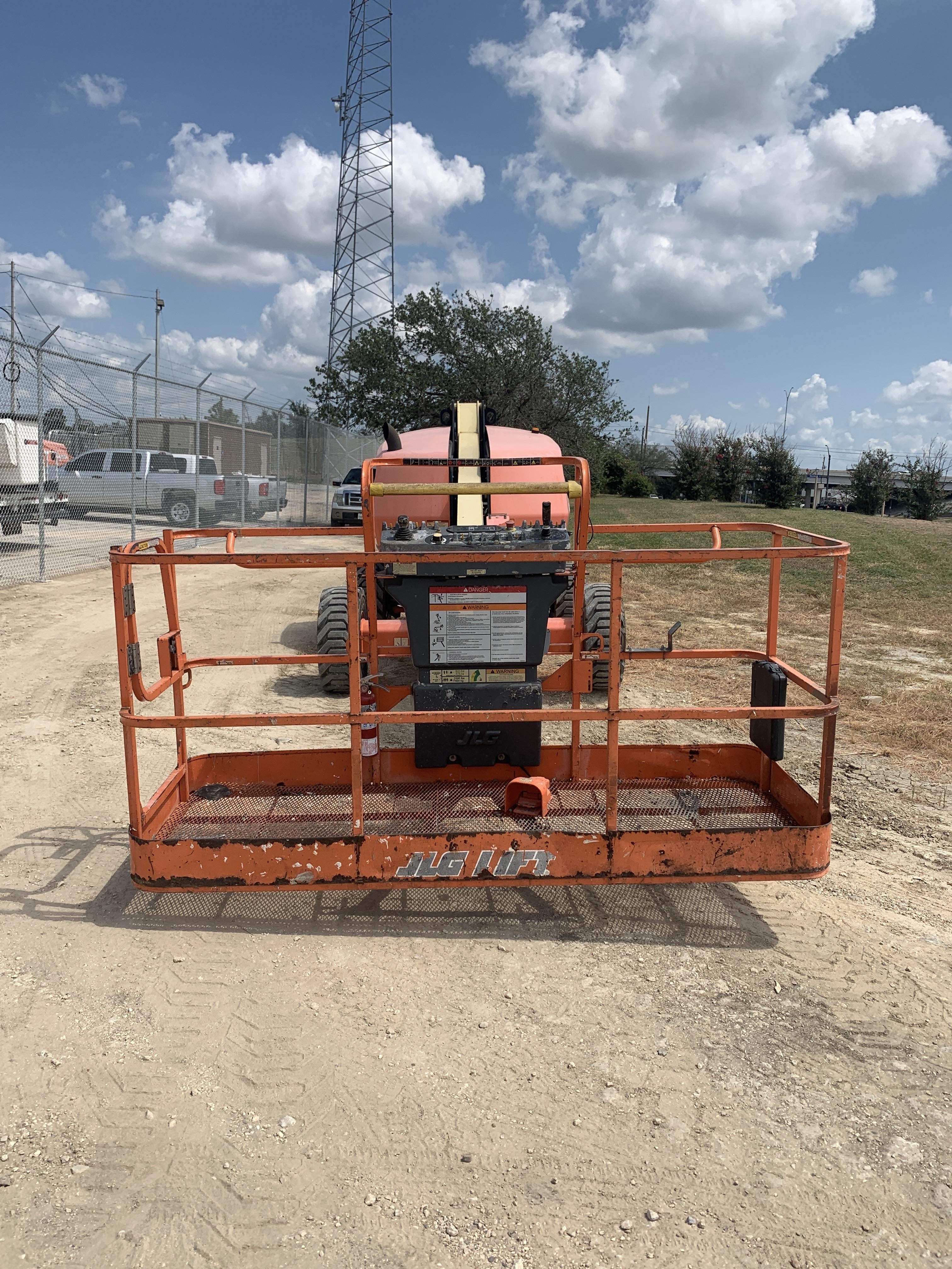 2019 JLG 400S