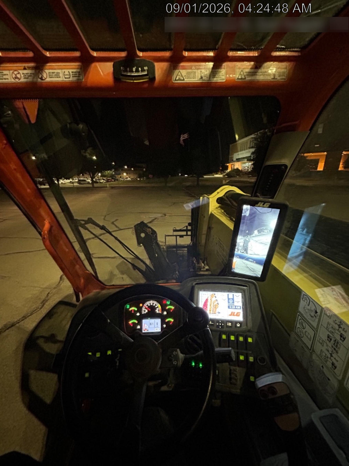 2022 JLG 1075
