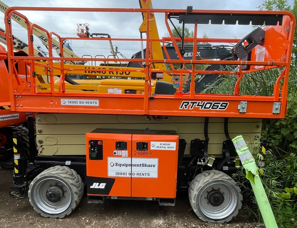 2022 JLG RT4069