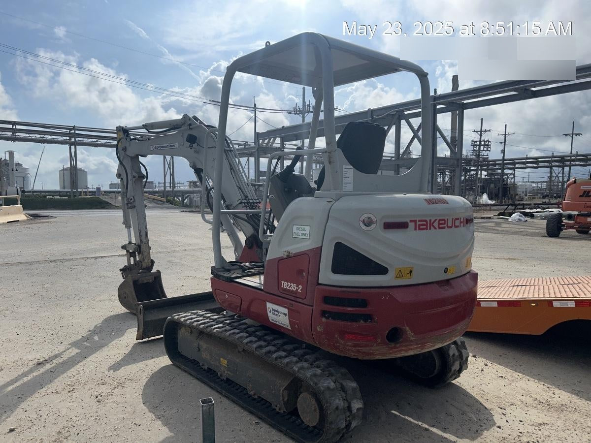 2021 TAKEUCHI TB235-2R