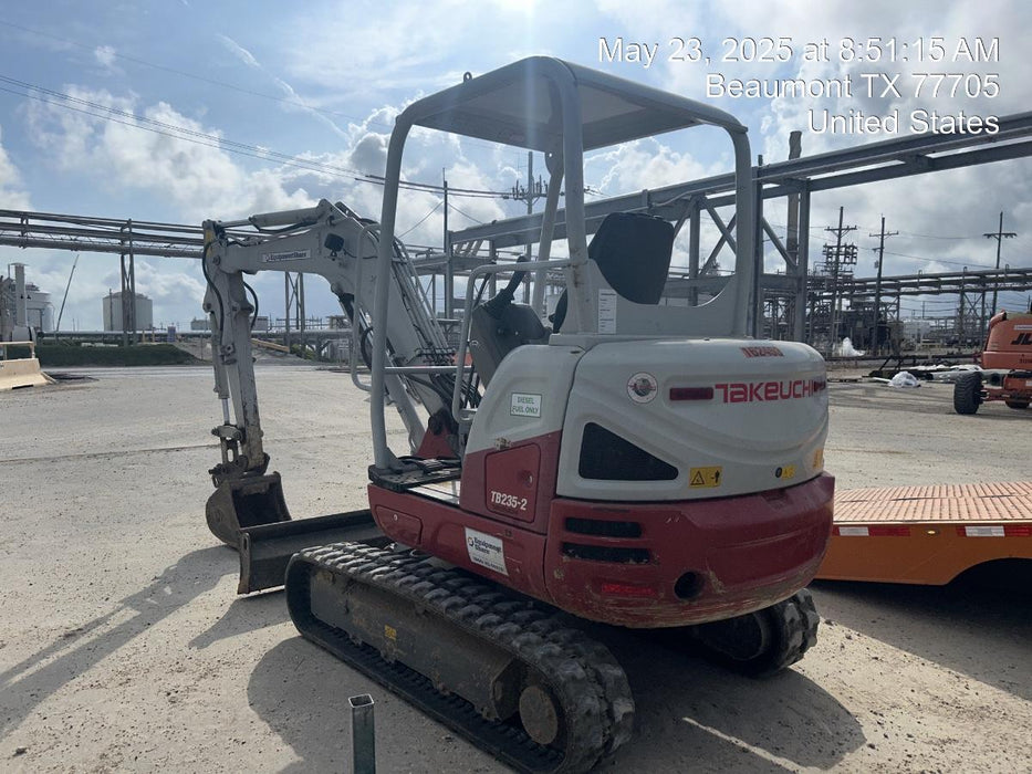2021 TAKEUCHI TB235-2R