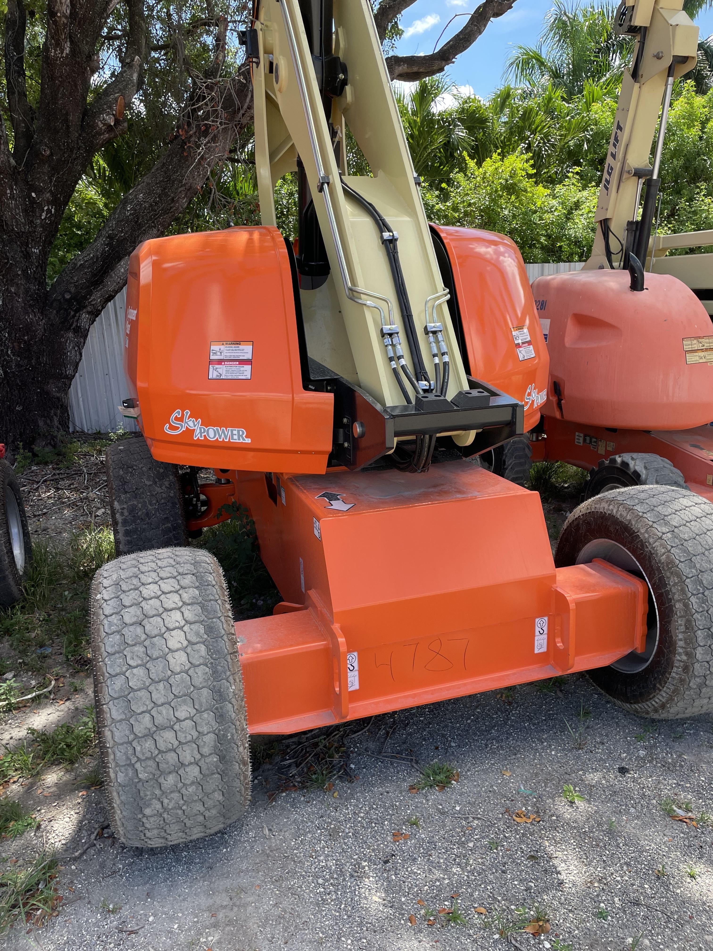2022 JLG 660SJ