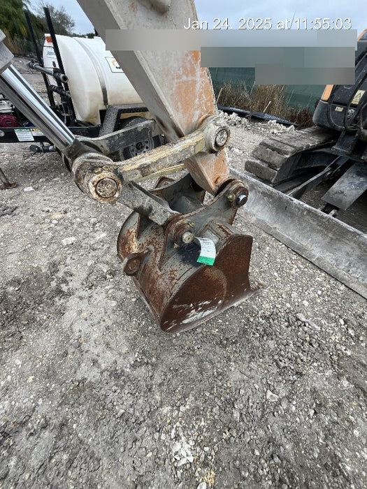 2015 CASE 24" Bucket - Case